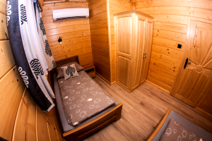 Przytulna sypialnia w apartamencie w Beskidzie Żywieckim z pojedynczymi łóżkami